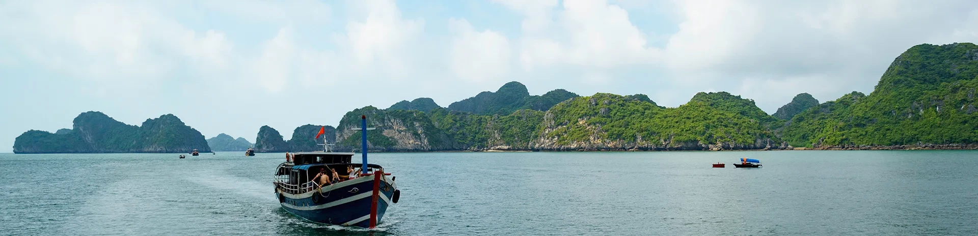 Bai Tu Long Bay