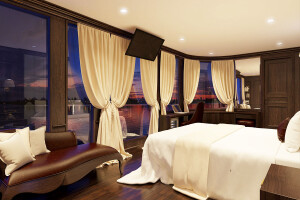 Premium Family Deluxe image 2