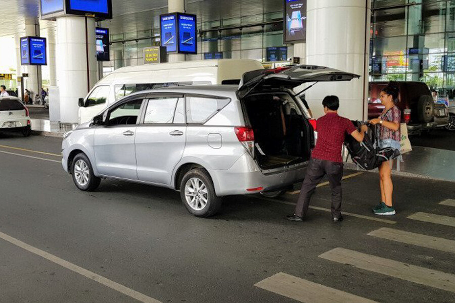 Halong to Van Don airport private car  1