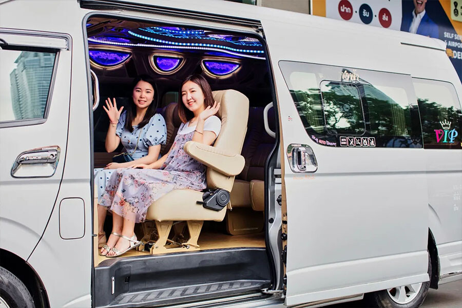Halong to Van Don airport private car  4