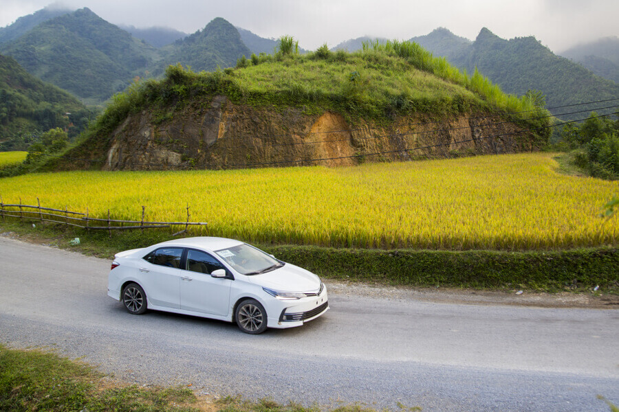Lao Cai station - Sapa private car transfer 1