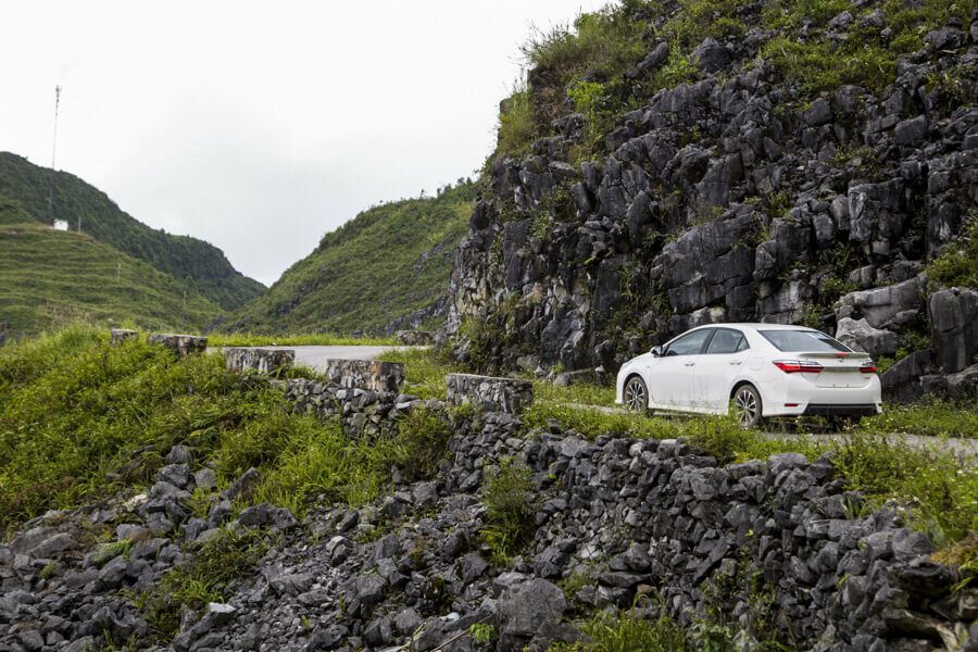 Lao Cai station - Sapa private car transfer 3