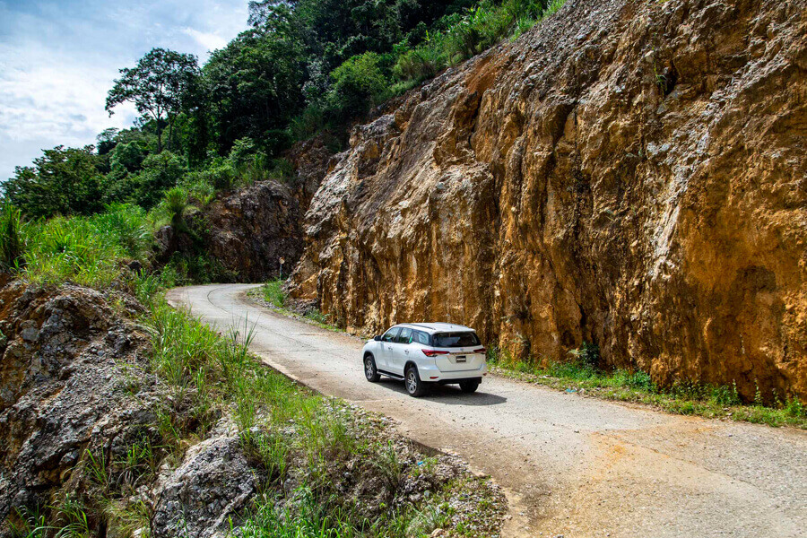 Lao Cai station - Sapa private car transfer 4