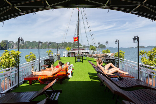 Bai Tu Long Bay Swan cruise day tour 2
